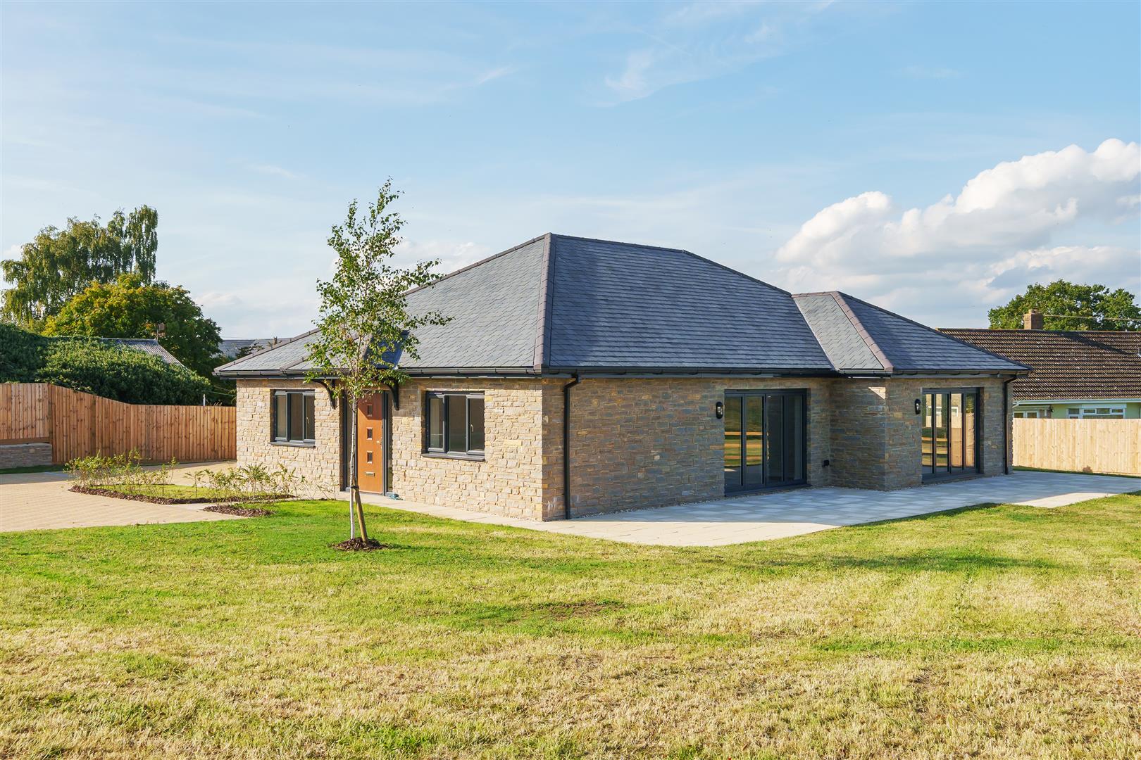 Blagdon Hill – 1 Acre in all – 3/4 bedrooms