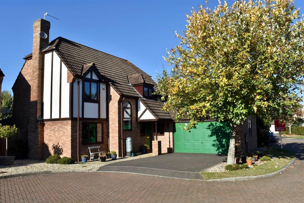 Killams Close