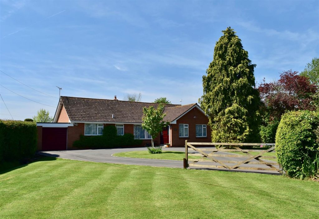 East Nynehead  About 0.5 Acre