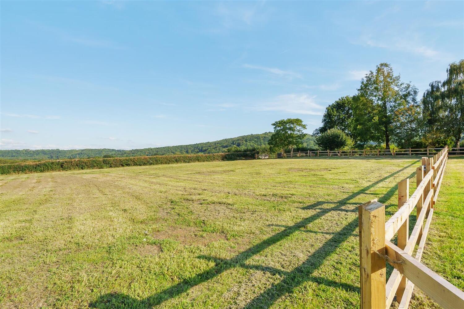 Blagdon Hill – 1 Acre in all – 3/4 bedrooms
