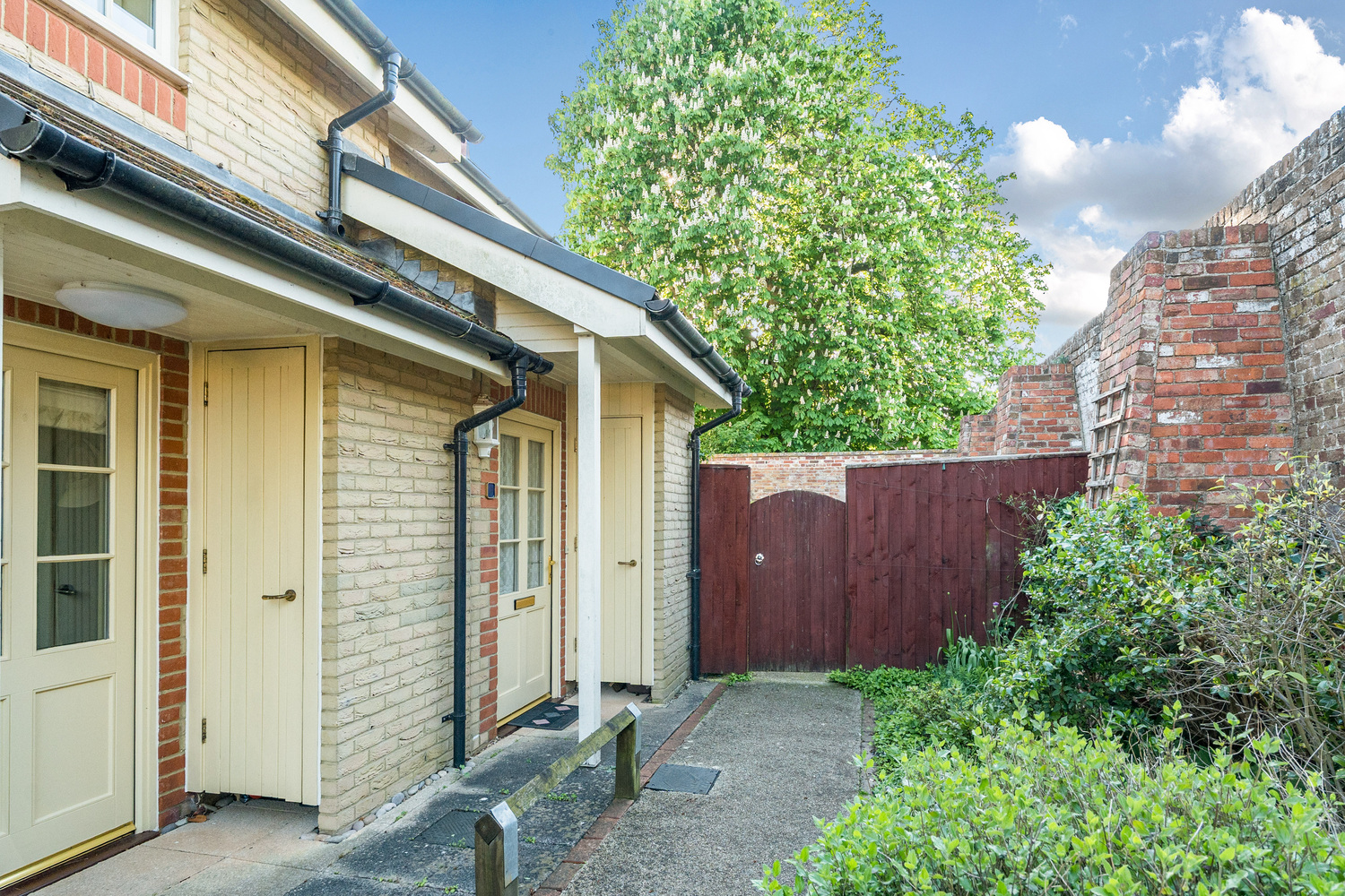 Garden Court, Gatchell Oaks