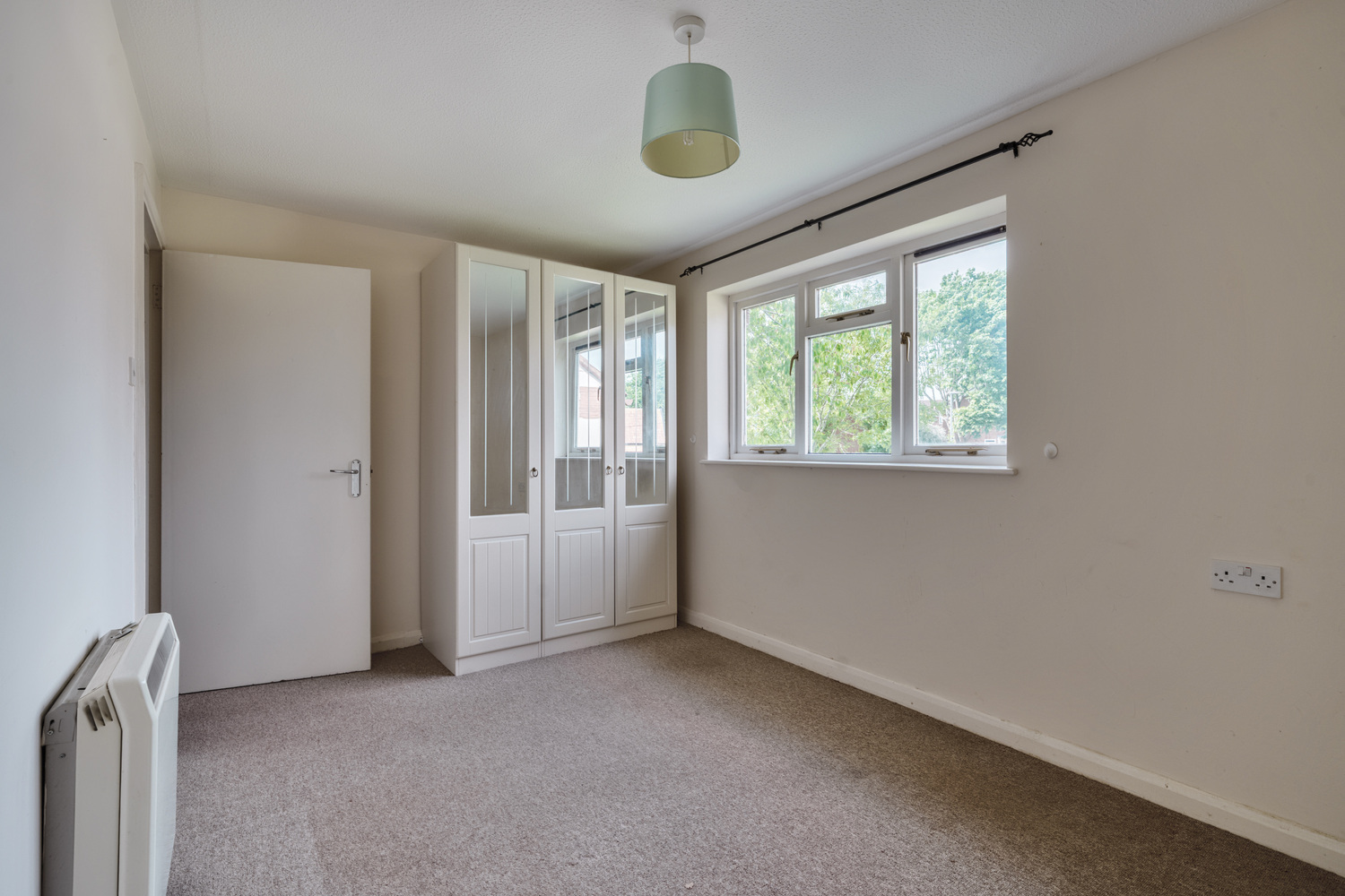 Snowberry Court, Warwick Gardens