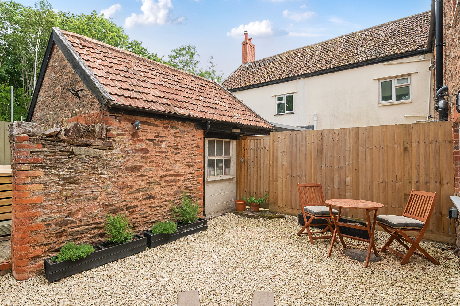Lees Cottages, Priorswood Road