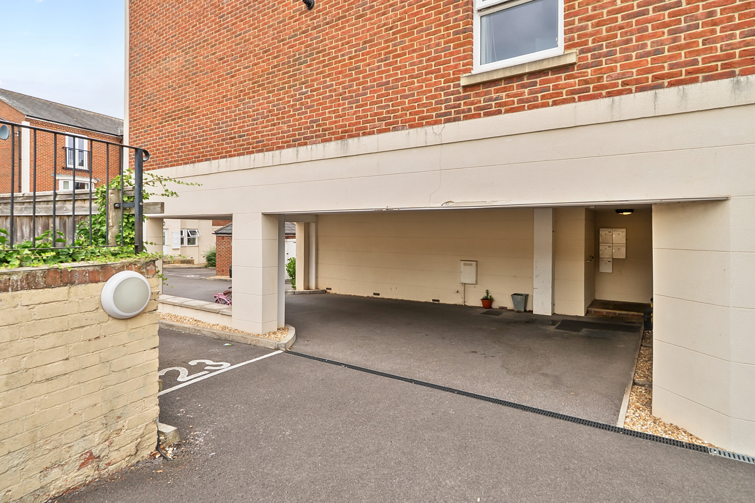 Chaucer Court