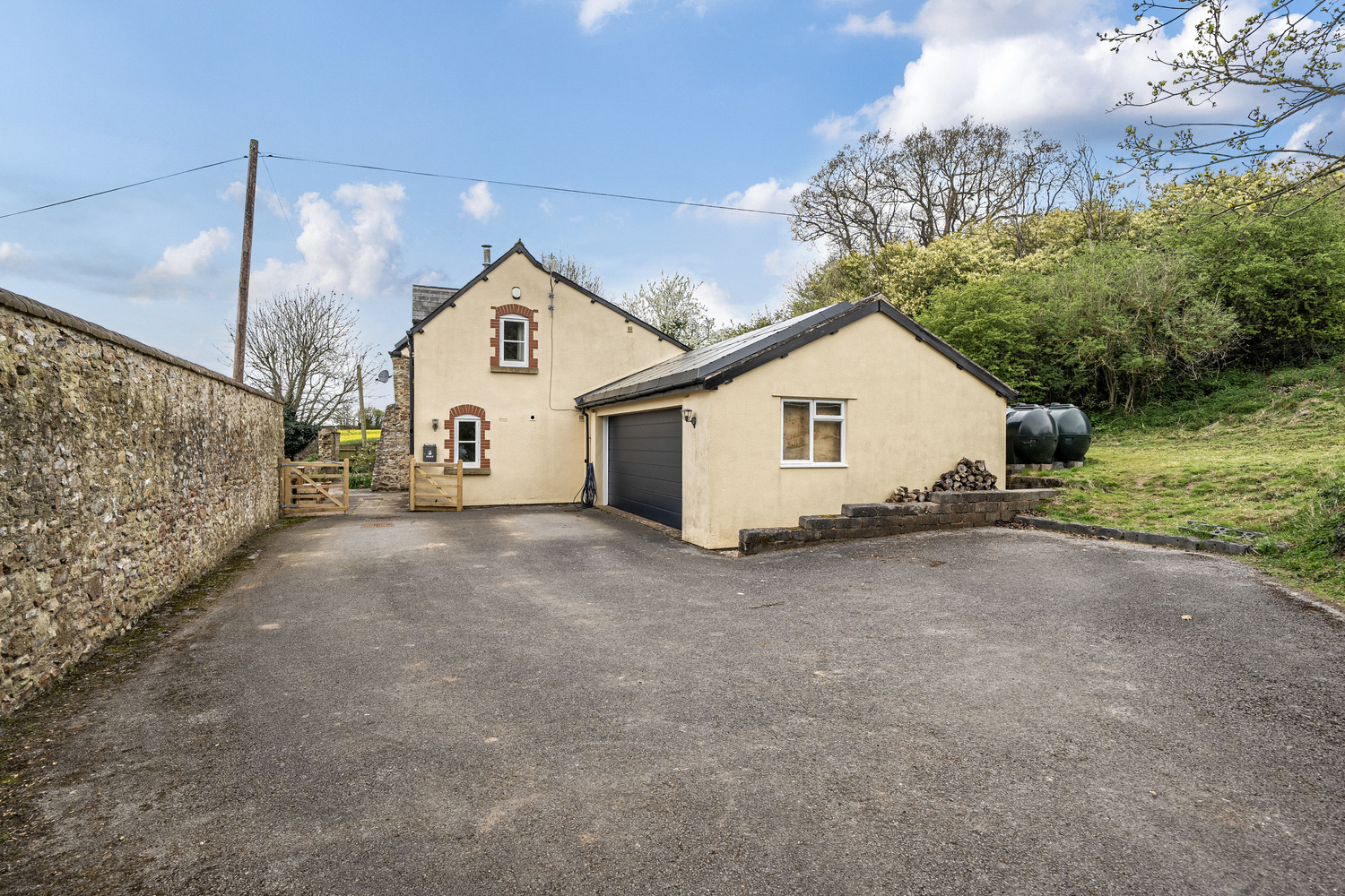 Cutsey, Trull, 1.75 acre